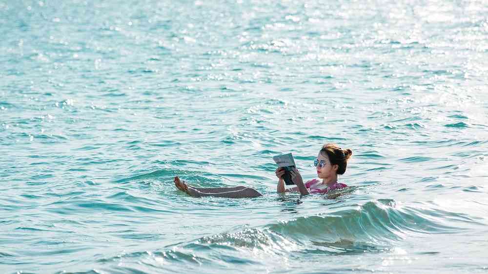 死海水位下降严重,专家预测或将于40年后干涸
