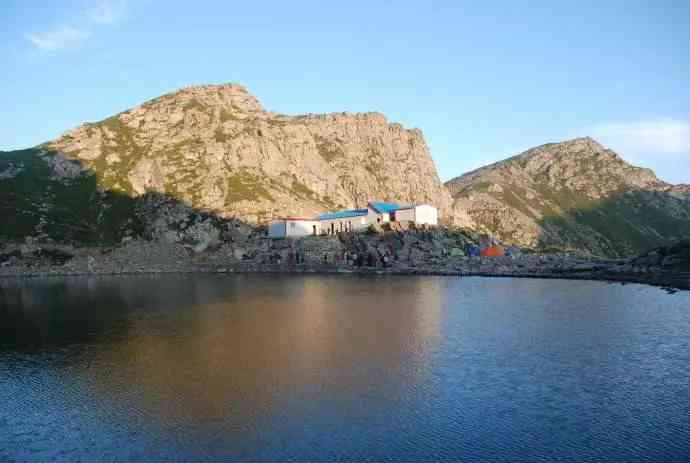驴友太白山顶大爷海野游,引发网友愤怒