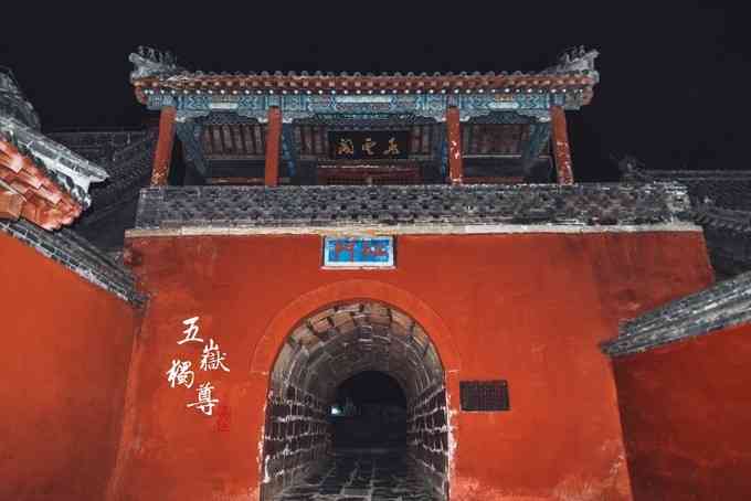 爬泰山一日游经典线路,夜爬登顶看日出走哪条线