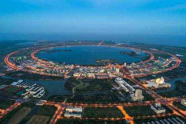 上海的滴水湖怎么样?来这里临港慢生活!