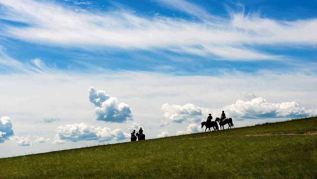 东北旅游攻略，呼伦贝尔草原旅游最佳时间